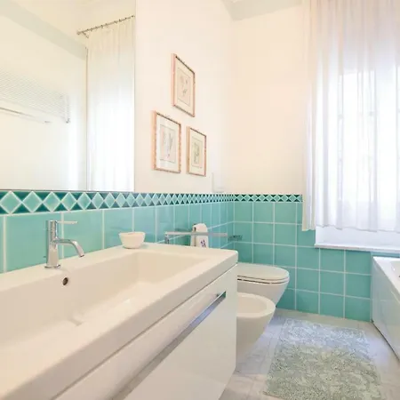 Three-bedroom In * Αλμπένγκα