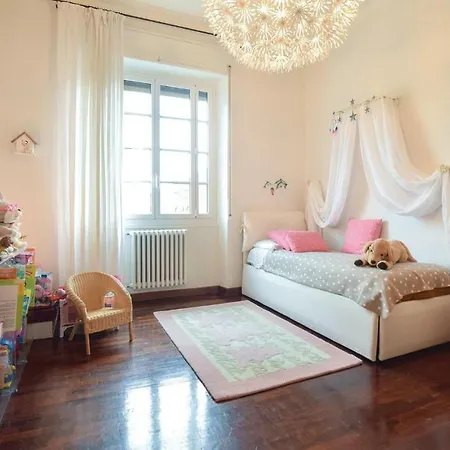 Three-bedroom In Διαμέρισμα Αλμπένγκα