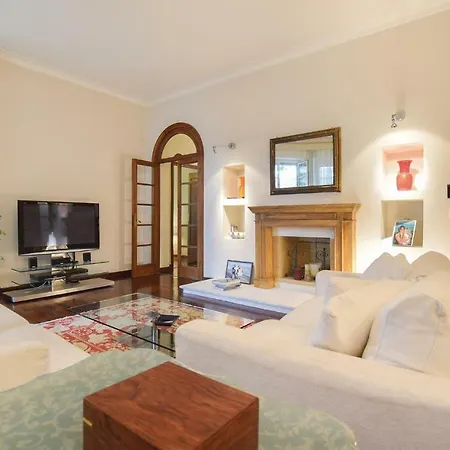 Διαμέρισμα Three-bedroom In Αλμπένγκα