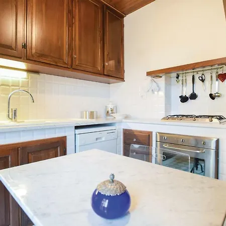 Three-bedroom In Διαμέρισμα *