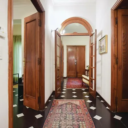 Three-bedroom In Διαμέρισμα Αλμπένγκα